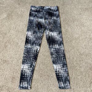 Onzie Leggings Size XS Black White Gray Printed 28" Inseam Lightweight Pull On